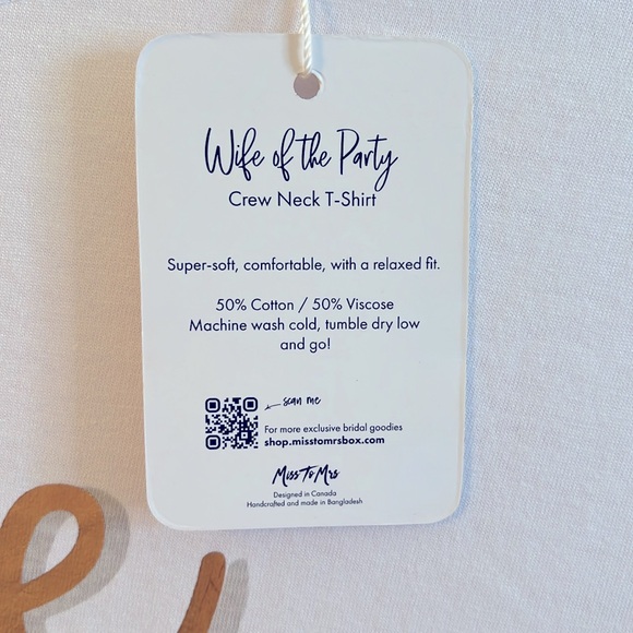 MISS TO MRS Wife of the Party Women’s Size Small Short Sleeved Crew Neck T-shirt - Picture 3 of 6